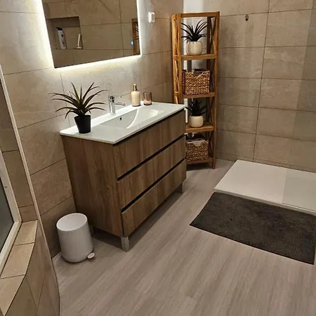 River View - New Listing, Newly Renovated Apartment