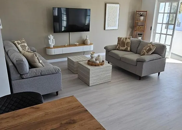 River View - New Listing, Newly Renovated 아파트 타비라