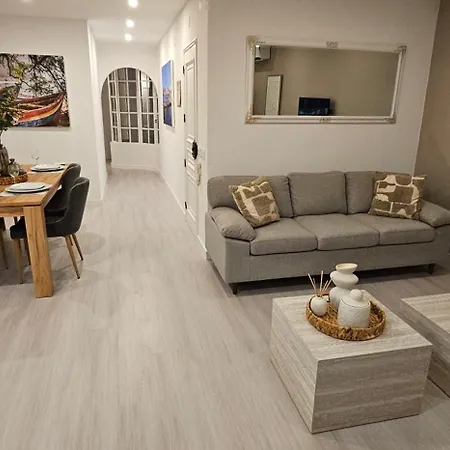 River View - New Listing, Newly Renovated شقة
