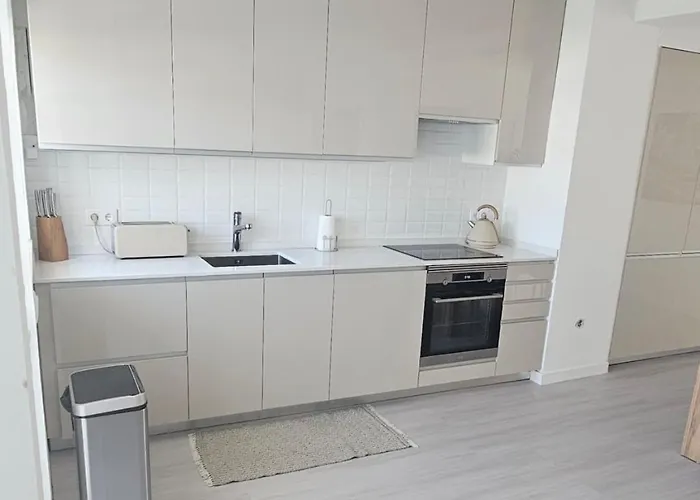 River View - New Listing, Newly Renovated Lägenhet