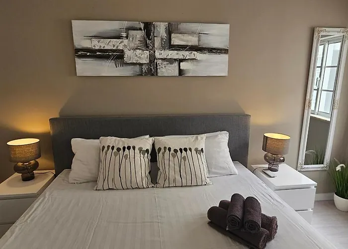 River View - New Listing, Newly Renovated Appartement